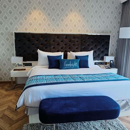 Amanora The Fern Hotels & Club Mundhva Dış mekan fotoğraf