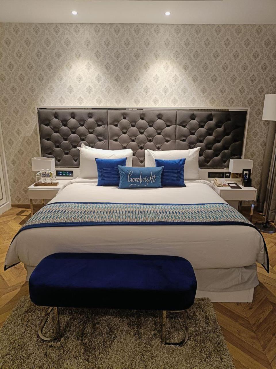 Amanora The Fern Hotels & Club Mundhva Dış mekan fotoğraf