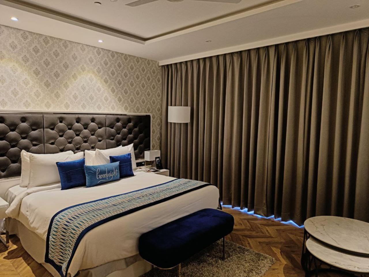 Amanora The Fern Hotels & Club Mundhva Dış mekan fotoğraf