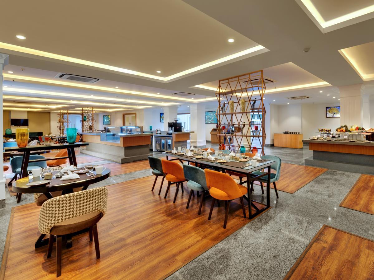 Amanora The Fern Hotels & Club Mundhva Dış mekan fotoğraf