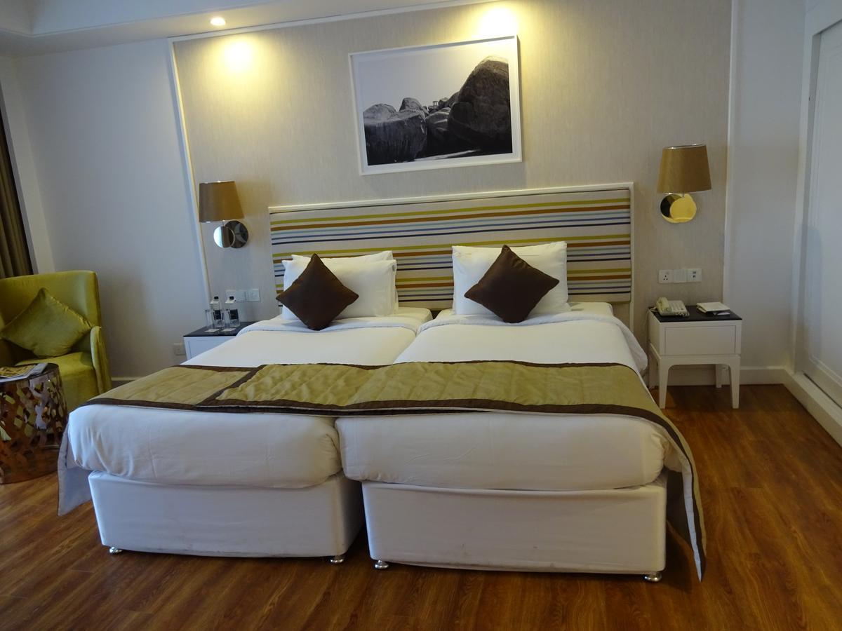 Amanora The Fern Hotels & Club Mundhva Dış mekan fotoğraf
